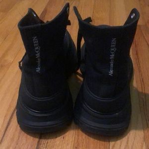 Alexander McQueen Shoes: Men's Tread Slick Boot in Black. size 39 (IT) 6 (USA).